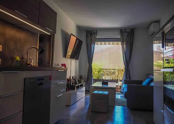 Au Coeur Du Lavandou - A 200m *